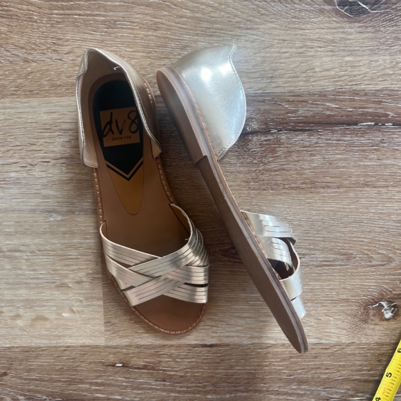 NEW Dolce Vita Gold Sandals - Picture 13 of 16
